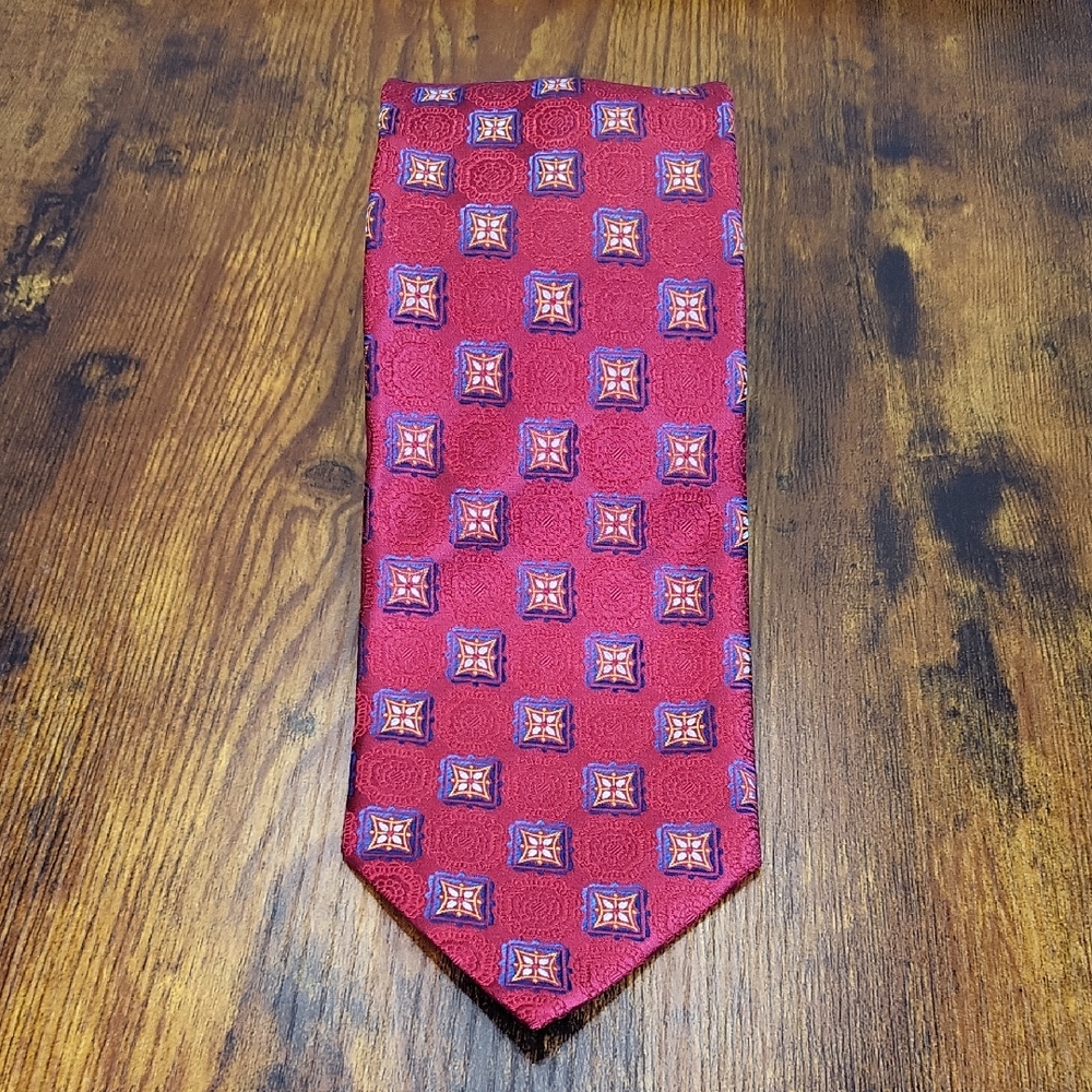 Ermenegildo Zegna Made Italy 100% Silk. Elegant Red Patterned Men's Tie